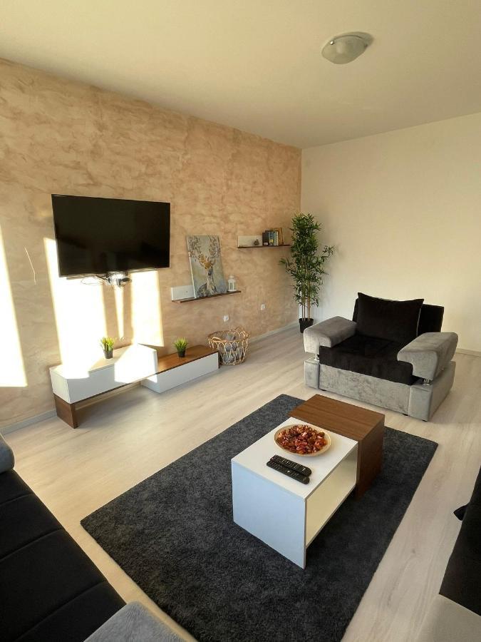 Apartment 51 - Bright, Spacious, Lux 1 Bedroom In The City Center - Stari Grad Belgrád Kültér fotó